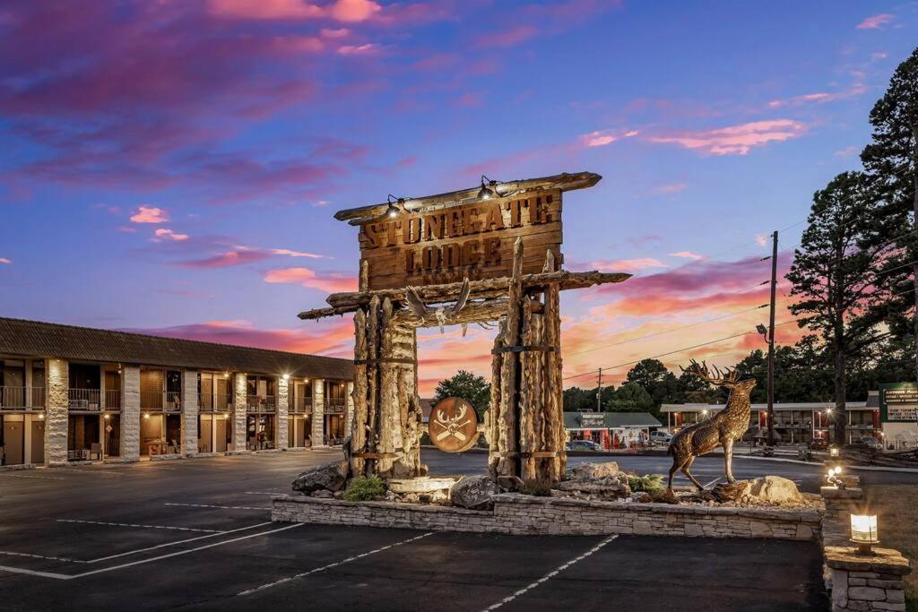 Stonegate Lodge King Bed Wifi 50 Roku Tv Salt Water Pool Room #104 يوريكا سبرينغز المظهر الخارجي الصورة