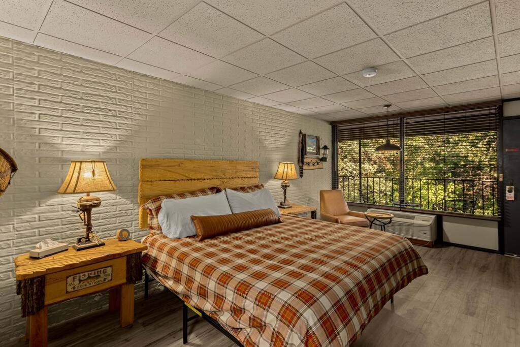 Stonegate Lodge King Bed Wifi 50 Roku Tv Salt Water Pool Room #104 يوريكا سبرينغز المظهر الخارجي الصورة