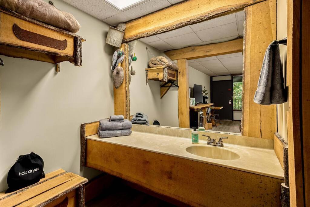 Stonegate Lodge King Bed Wifi 50 Roku Tv Salt Water Pool Room #104 يوريكا سبرينغز المظهر الخارجي الصورة